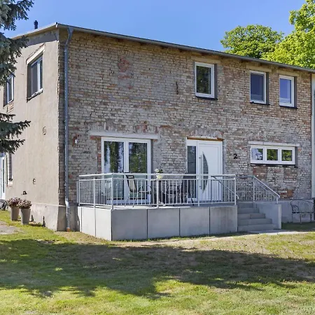 Intriguing Holiday Home in Ostseebad K hlungsborn with Garden Ostseebad Kühlungsborn Exterior foto